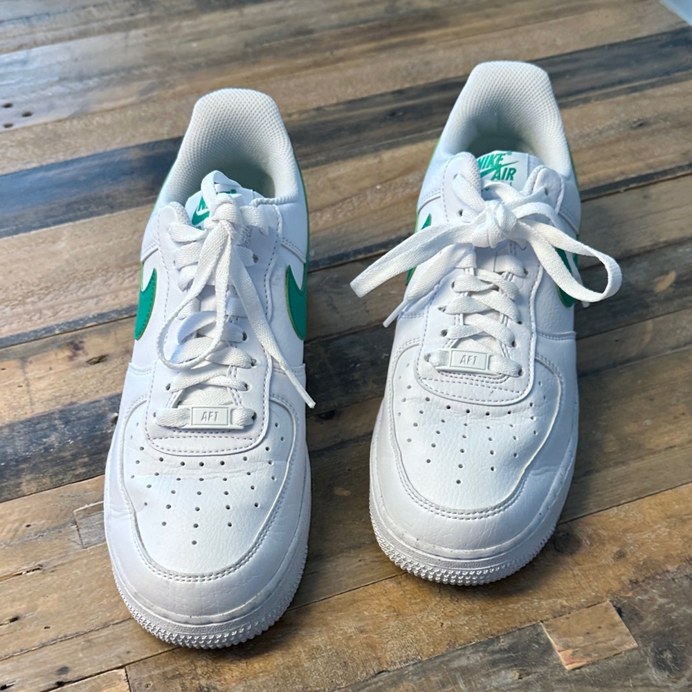 Nike Women's White and Green Athletic Shoes - Picture 2 of 5